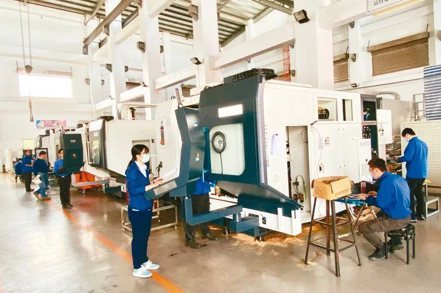 中經院昨（1）日發布11月台灣製造業採購經理人指數（PMI），經季節調整微幅回跌1.5至43.9。本報系資料照