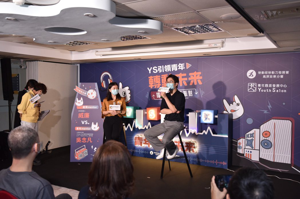 YS青年鐵粉、本身也為YS青年大使念凡(左)與企業導師(右)一同分享職涯蛻變的歷...