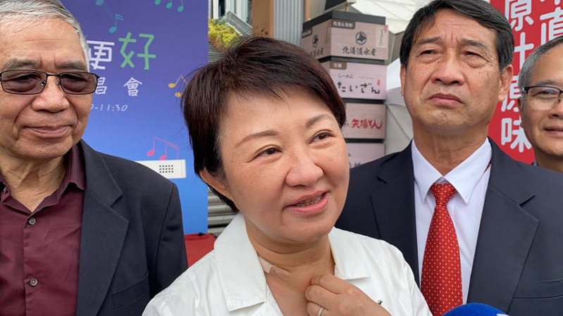 台北市議員王鴻薇投入立委補選，台中市長盧秀燕說，「她已是我心目中優秀的立委」。記者林佩均／攝影