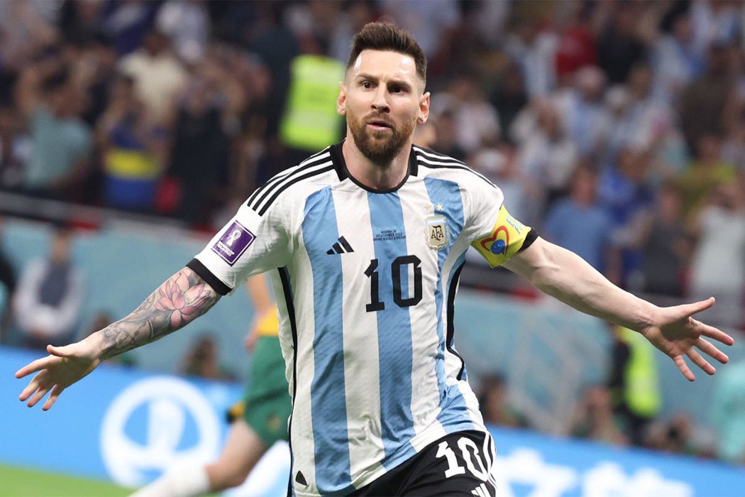 世足賽16強賽阿根廷對澳洲，終場阿根廷2：1獲勝。圖為阿根廷的梅西在比賽中慶祝進球。新華社