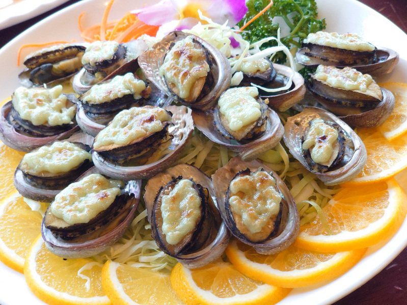 新北市漁業處推薦，鼻頭阿珠海鮮餐廳的哇沙米貢寮鮑。圖／新北市漁業處提供