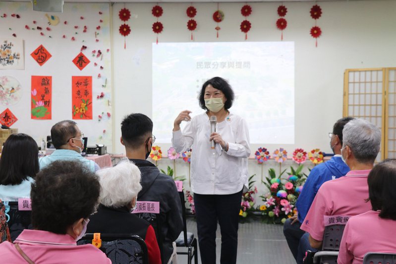 嘉義市長黃敏惠（右四）今出席眷村生活文化館的公聽會。圖／嘉義市政府提供
