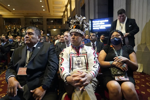 多位原住民受邀出席11月30日在白宮舉行的「白宮原住民部族峰會」上聆聽美國總統拜...