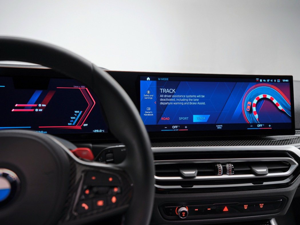 全新世代BMW M2標準配備M專業賽道駕駛及甩尾分析系統，選擇M MODE駕馭模...