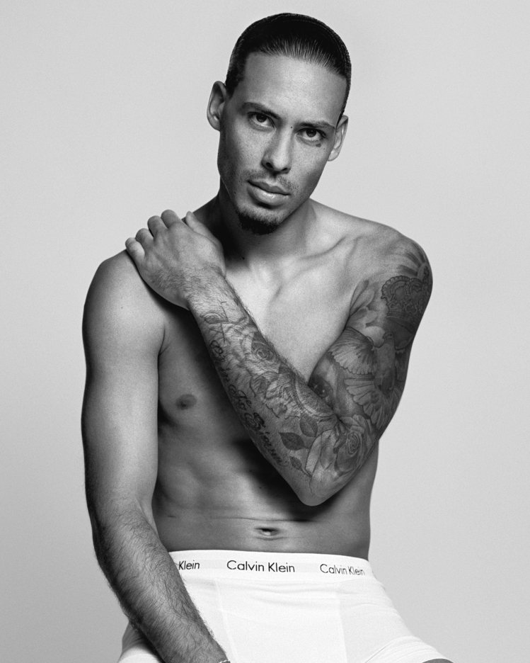 荷蘭國家隊隊長的Virgil Van Dijk詮釋Calvin Klein Underwear形象廣告。圖／Alasdair McLellan拍攝（Calvin Klein提供）