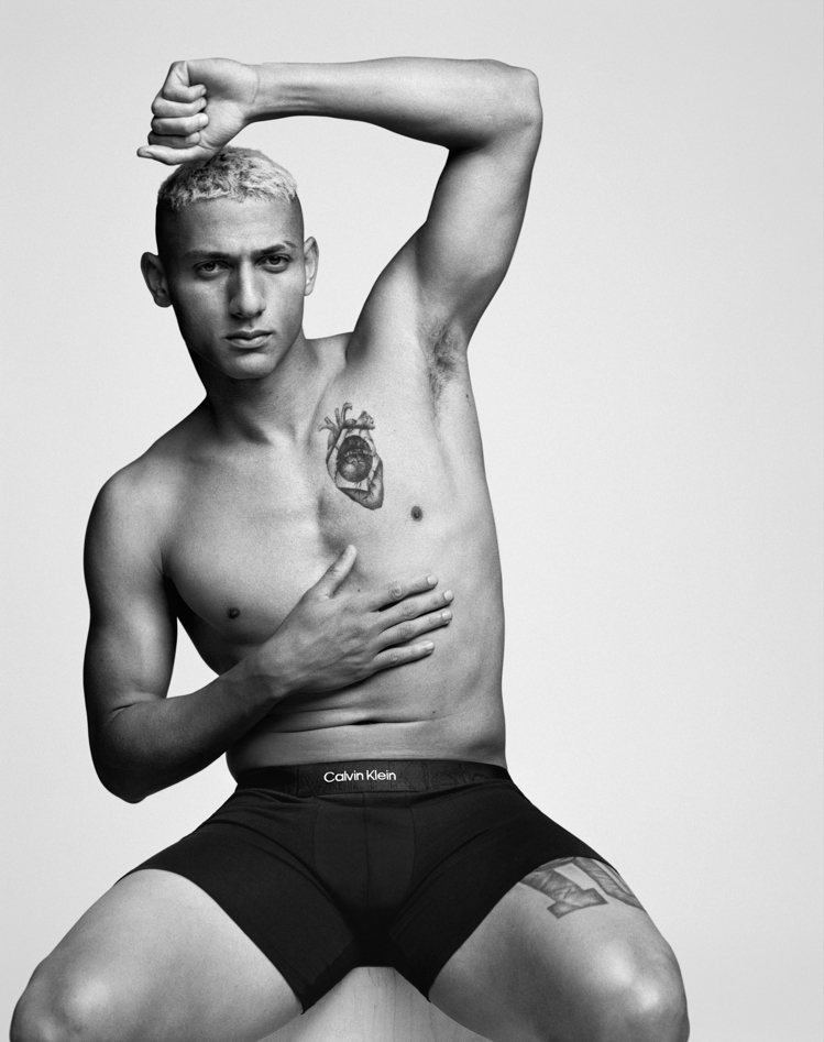 巴西國家足球隊的成員Richarlison詮釋Calvin Klein Underwear形象廣告。圖／Alasdair McLellan拍攝（Calvin Klein提供）