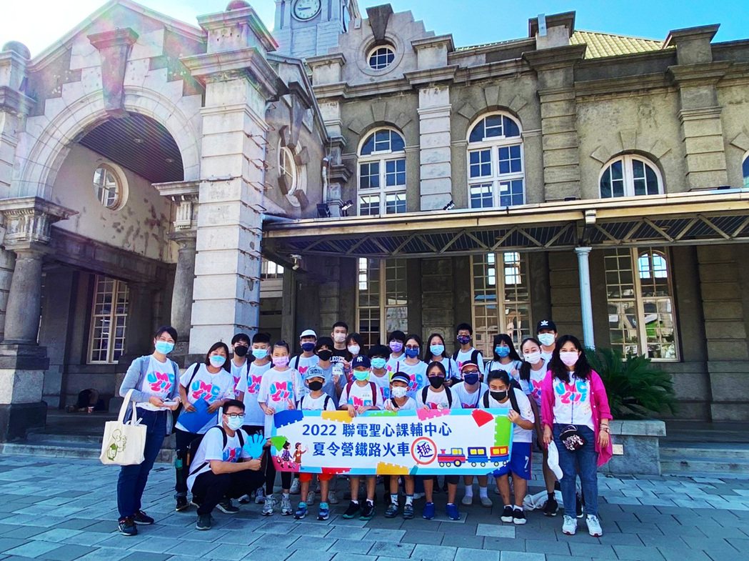 聯電科技文教基金會在新竹、台南分別成立課輔中心，協助弱勢學童進行課業輔導。