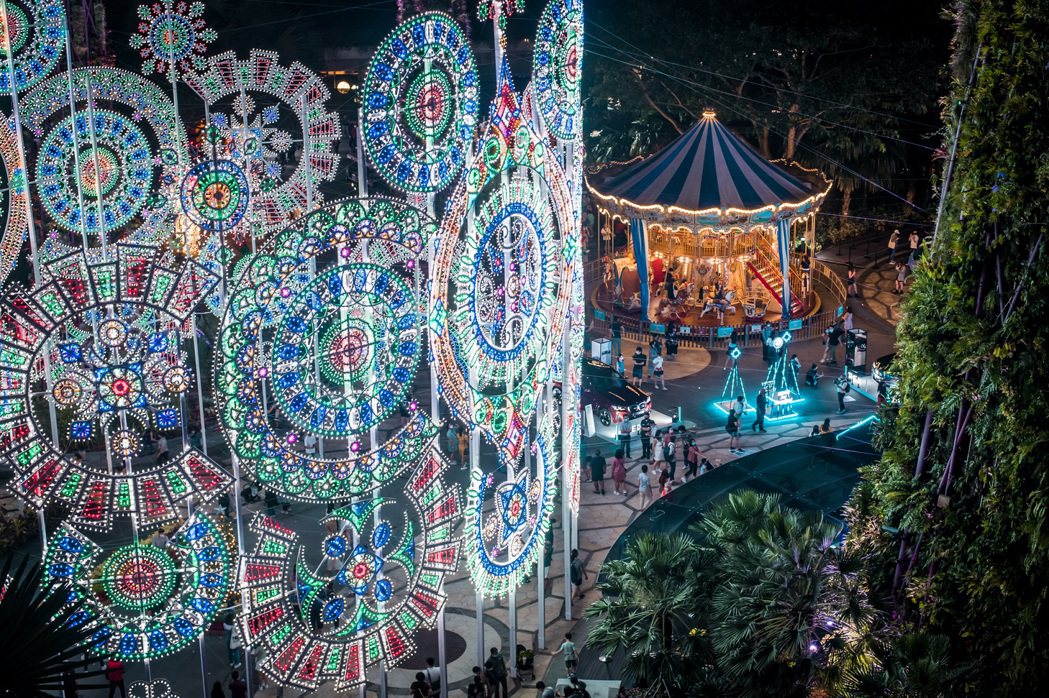 於「濱海灣花園」舉辦的「聖誕仙境」為新加坡最大的限定聖誕市集。圖／新加坡旅遊局提...
