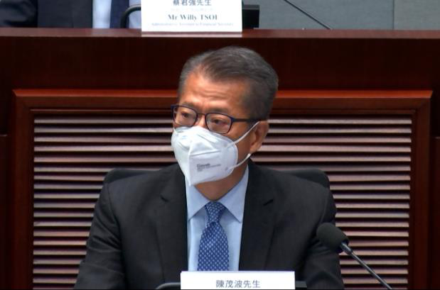 陳茂波表示，受第五波疫情及外圍環境急劇變化打擊，今年香港經濟表現疲弱。（香港電台...