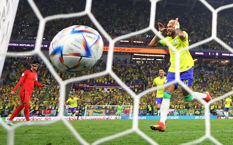 巴西一哥內馬爾的作用太關鍵，帶動球隊上半場進攻進4球。 路透社