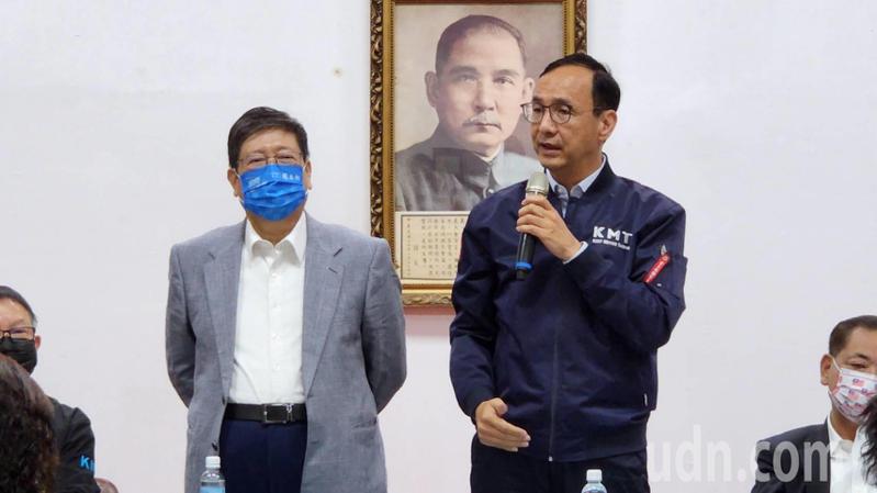 國民黨主席朱立倫（右）說國民黨都提名對的人，他舉順利連任的新竹縣長楊文科（左）為最佳範例。記者王淑君／攝影