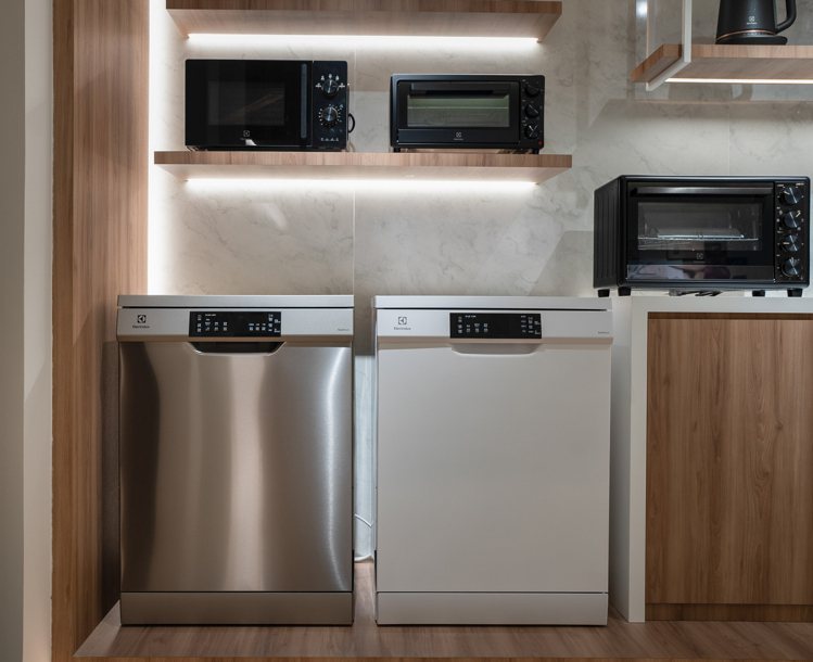 伊萊克斯自2021年起陸續推出110伏特洗衣機、洗碗機後，在台銷售表現亮眼。圖／...