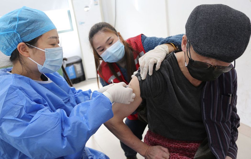 中國若要開放邊境，勢必考量國內疫苗接種情形。 圖／法新社