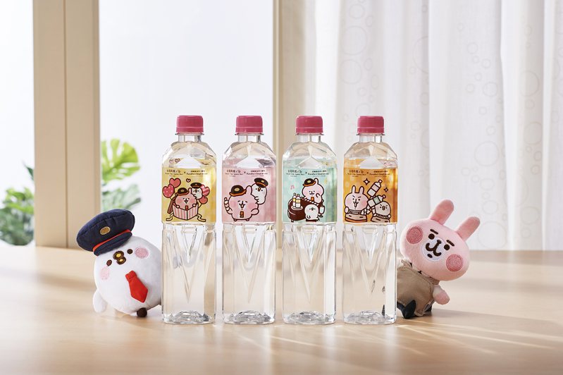 「台灣高鐵X卡娜赫拉的小動物」聯名「台鹽海洋鹼性離子水」推出4款專屬全新瓶標造型。照片／業者提供