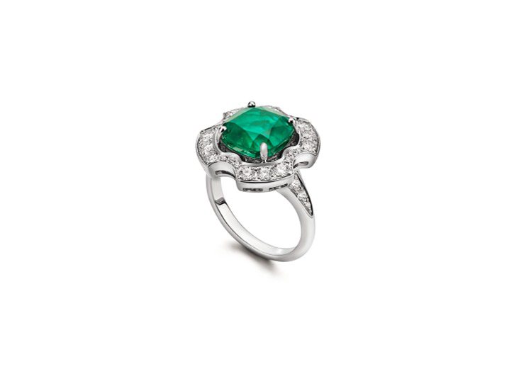 BVLGARI頂級祖母綠與鑽石戒指。圖／寶格麗提供