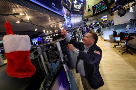 美國股市周四（8日）收高，標普止步連五黑。路透