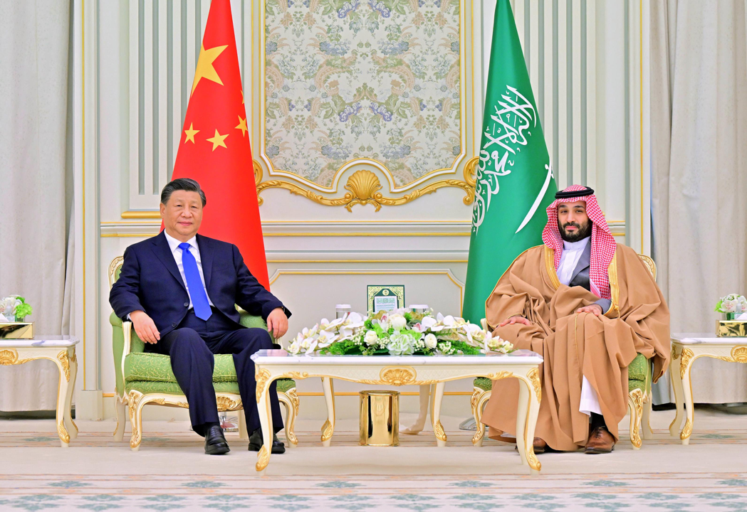 大陸國家主席習近平8日中午在利雅德王宮與沙國王儲兼首相穆罕默德舉行會談。新華社