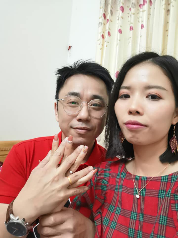 小彬彬(左)與Anna昔日甜蜜宣布婚訊。圖／摘自臉書