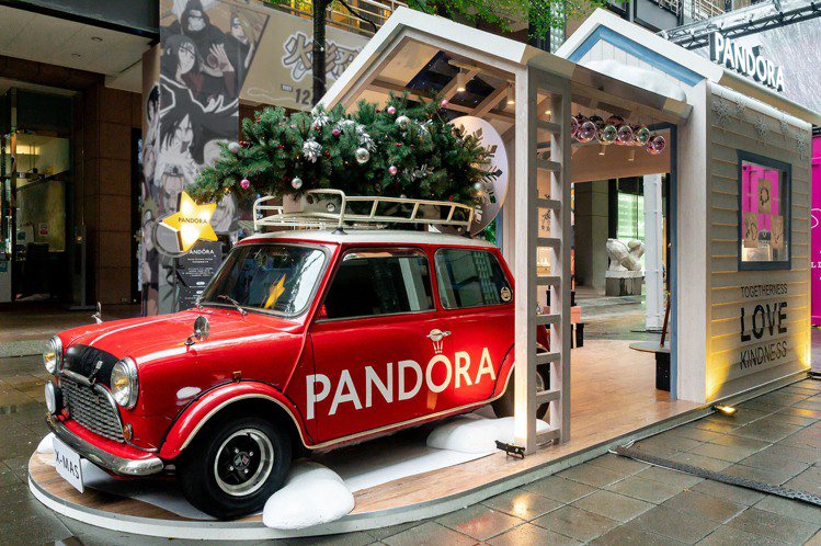 Pandora Christmas Cottage丹麥溫馨聖誕小屋快閃信義香堤廣場至1月2日止。圖／Pandora提供