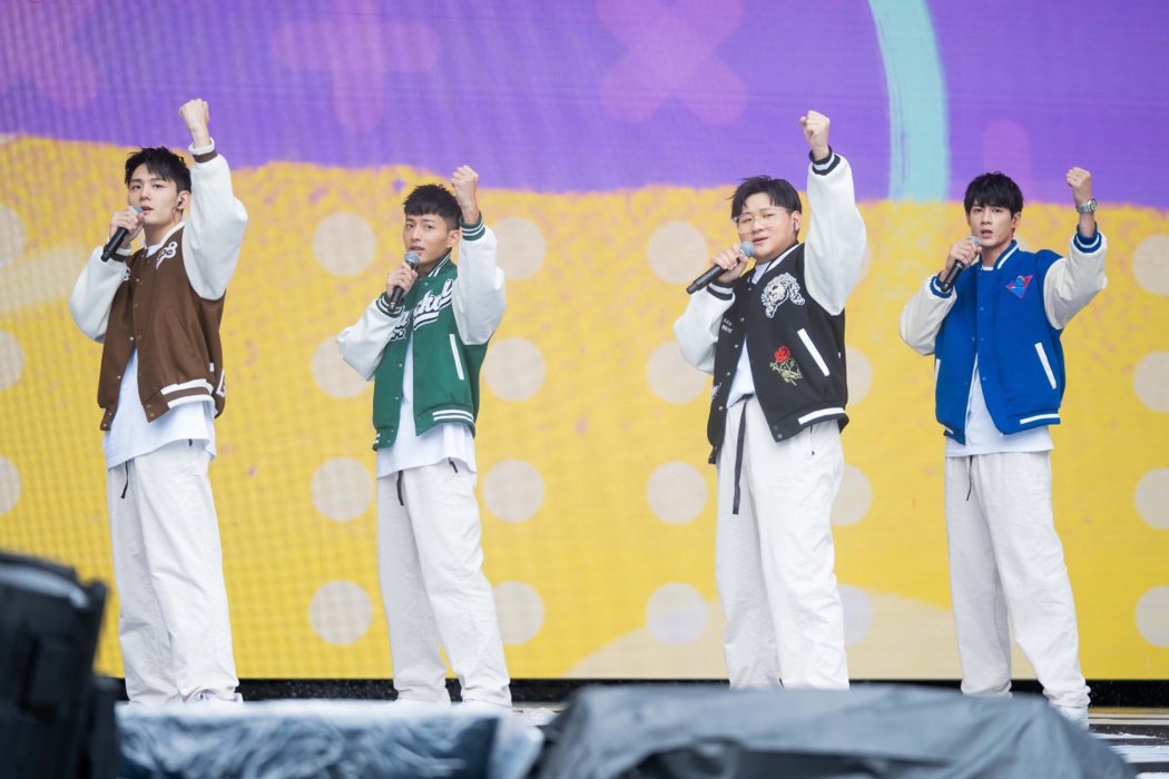 陳彥廷(左起)、鍾岳軒、鄭豐毅、黃柏峰為演唱彩排。圖／TVBS提供
