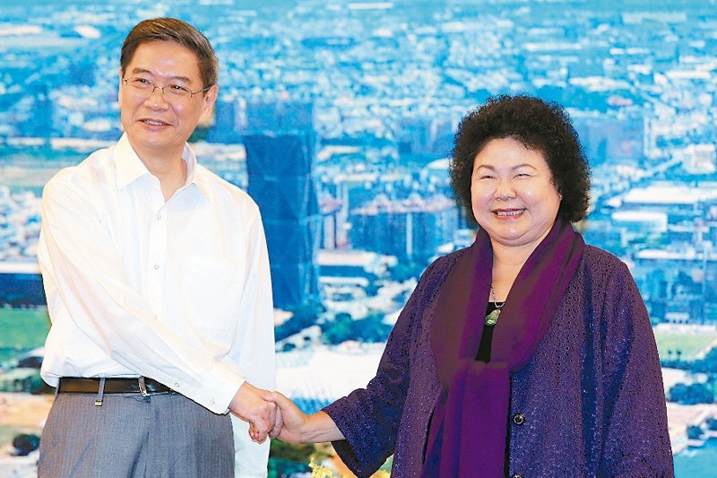 大陸國台辦主任張志軍（左）在2014年6月訪台，拜會高雄市長陳菊（右）。圖／聯合報系資料照片