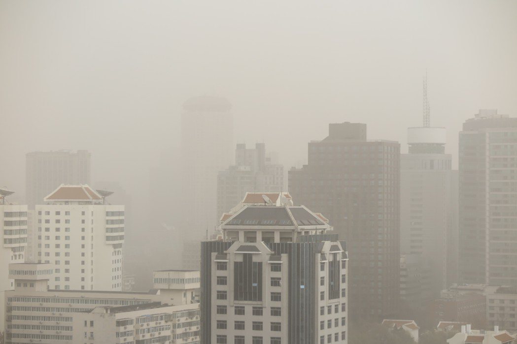 北京市12日出現明顯沙塵天氣。攝影／記者陳政錄