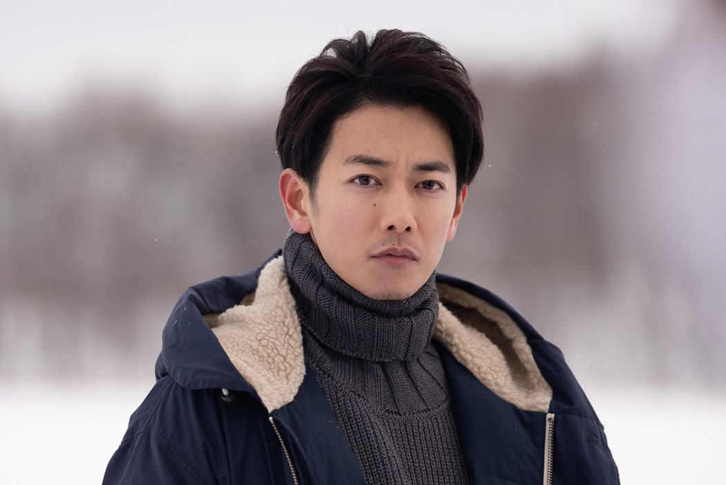 「First Love 初戀」近來熱播，引起眾多討論，佐藤健飾演男主角「並木晴道」。圖／Netflix提供