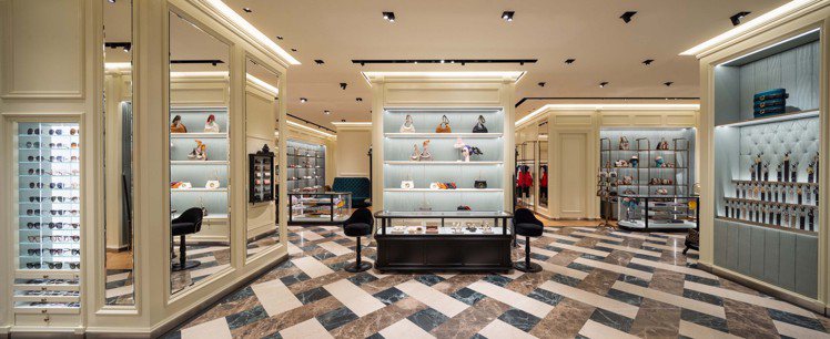 GUCCI板橋大遠百專門店中，將帶來男女時裝、包款、手表、鞋履與飾品的全系列商品...