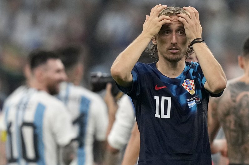 克羅埃西亞中場莫德里奇（Luka Modric）不滿裁判。 美聯社