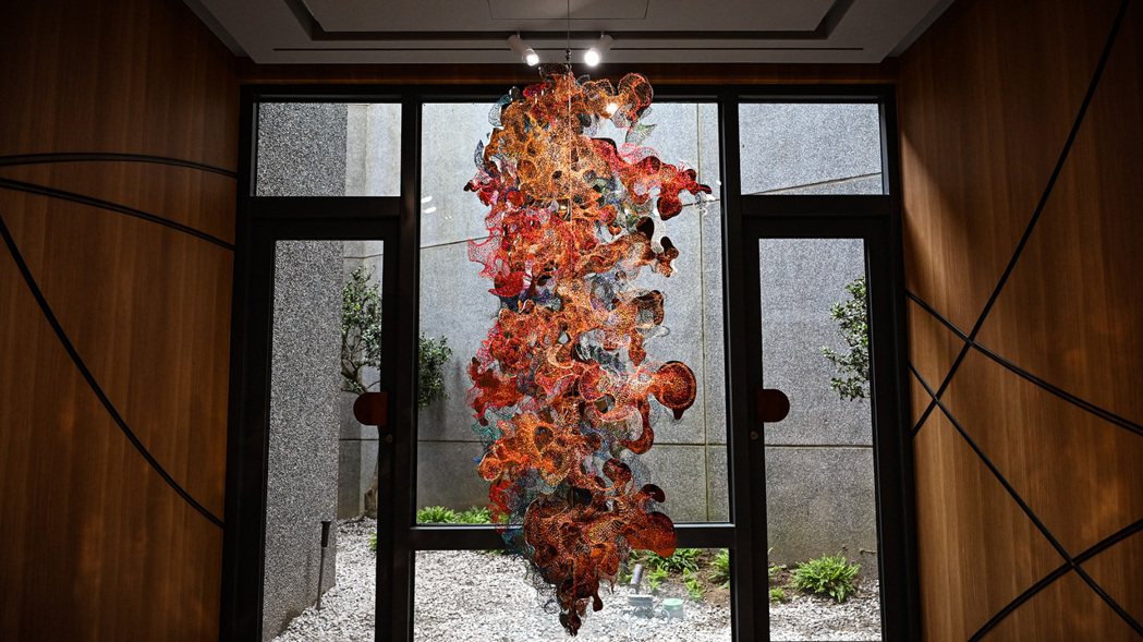 藝術家洪郁雯作品〈無盡藏〉——秋。 圖／阿里山英迪格酒店提供