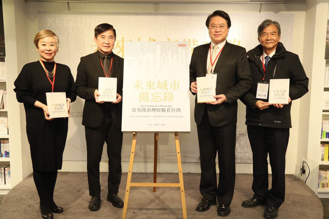 (左起)臺北市青年支持未來都會再生協會陳林桂琇理事長、台灣設計研究院張基義院長、...