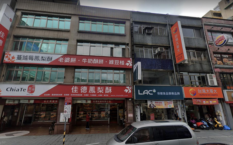 南京東路知名伴手禮名店佳德鳳梨酥旁的四層樓透天店面，今年7月以總價5.2億元轉售，創下實價登錄以來，松山區最高總價透天交易。圖／截自Google Ｍap