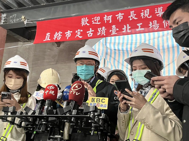 台北市長柯文哲下午視察市定古蹟「台北工場」修復工程受訪。記者楊正海／攝影