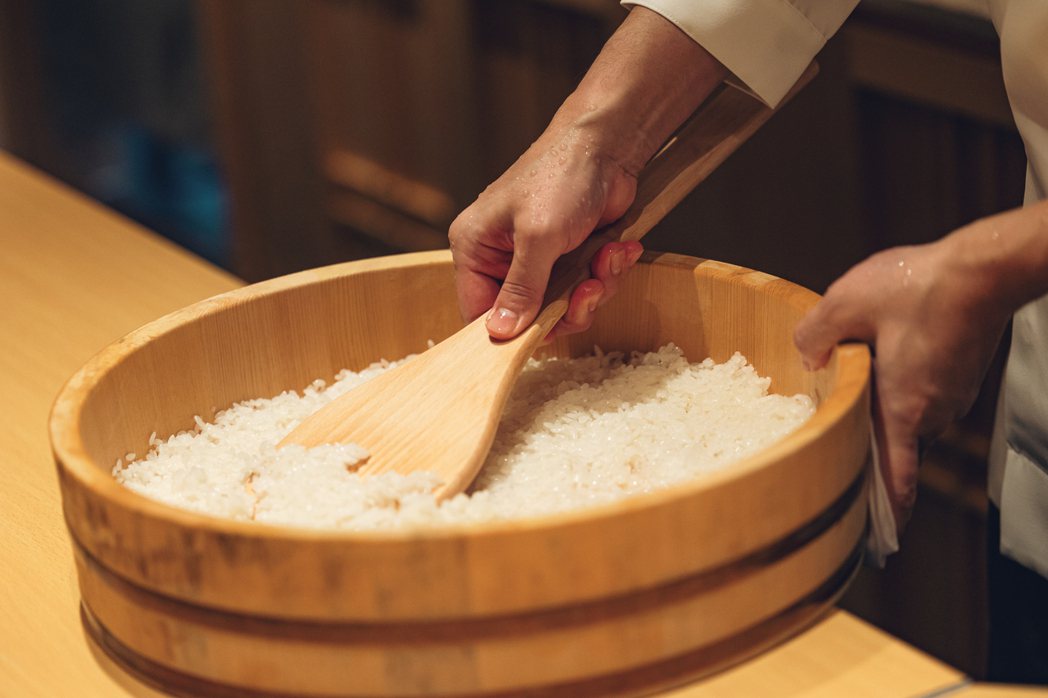 與「江戶前壽司」最大的不同之處在於「博多前壽司」味道偏甜。圖／登龍門 提供