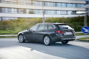 出純電旅行車就買？全新BMW i5 Touring偽裝車首度捕獲！