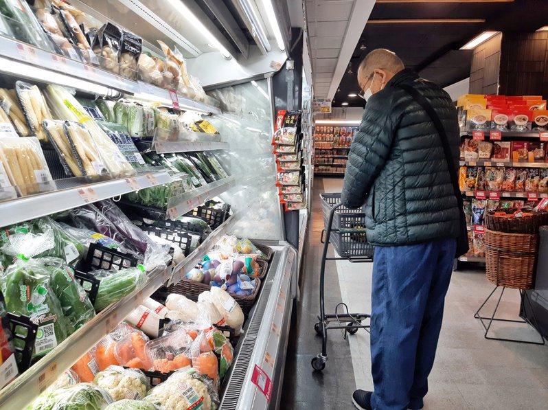 圖為超市內生鮮蔬果示意圖。聯合報系資料照／記者曾原信攝影