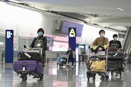 據《南華早報》報導，香港與中國大陸勢將在下月初全面恢復通關，這將是三年來首次。圖為香港國際機場，中新社。