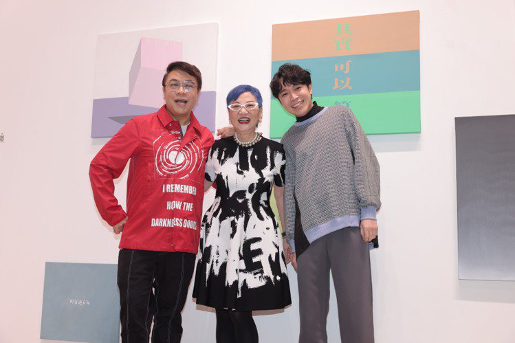 蔡康永（左起）、張小燕、吳青峰出席蔡康永創作展開幕記者會。記者李政龍/攝影