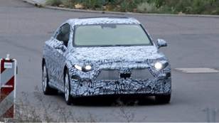 終於要推入門版對抗Model 3了嗎？全新Mercedes-Benz EQA Sedan偽裝測試中！