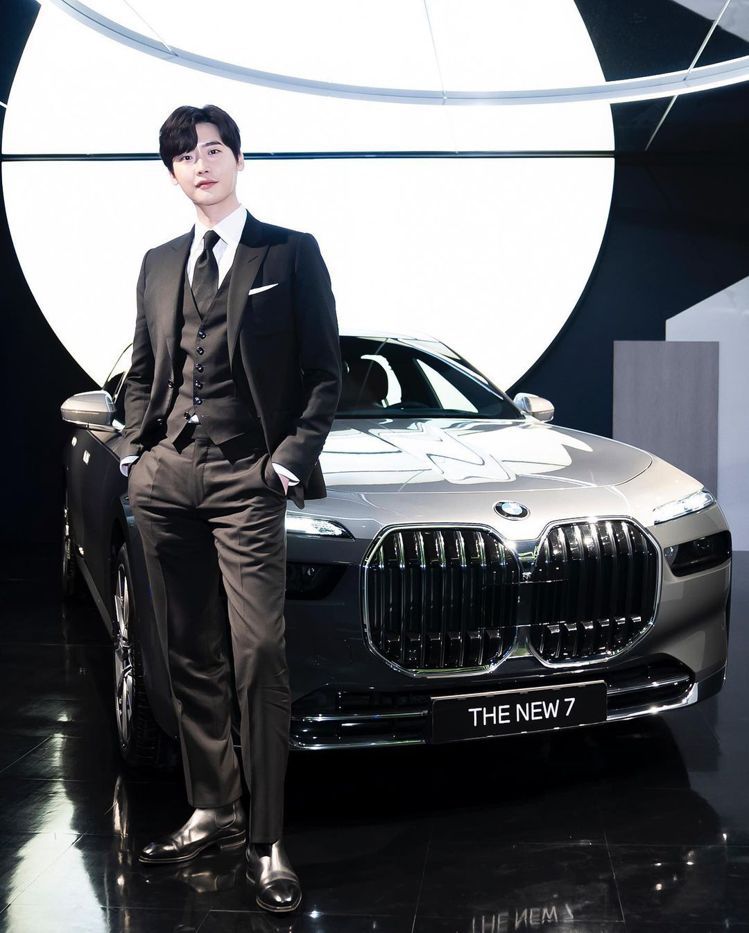 韓國知名演員李鍾碩受邀出席新世代BMW 7 Series與全新純電i7的發表會。...