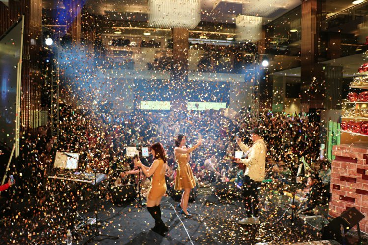 新竹喜來登於12月31日晚間舉辦「我的迪士可跨年夜」，開放民眾免費參加。圖／新竹...