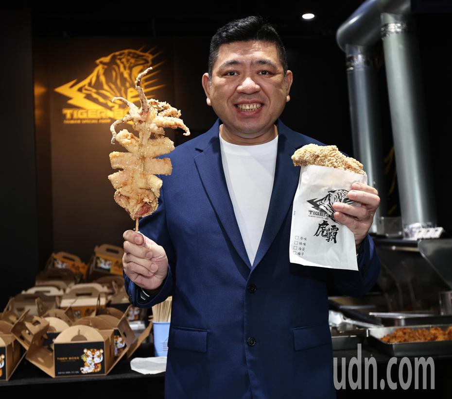 藝人NONO重操舊業再度賣起雞排，在高雄開設首家雞排旗艦店，希望讓大家都可以吃到美味的台灣傳統炸物。記者劉學聖／攝影