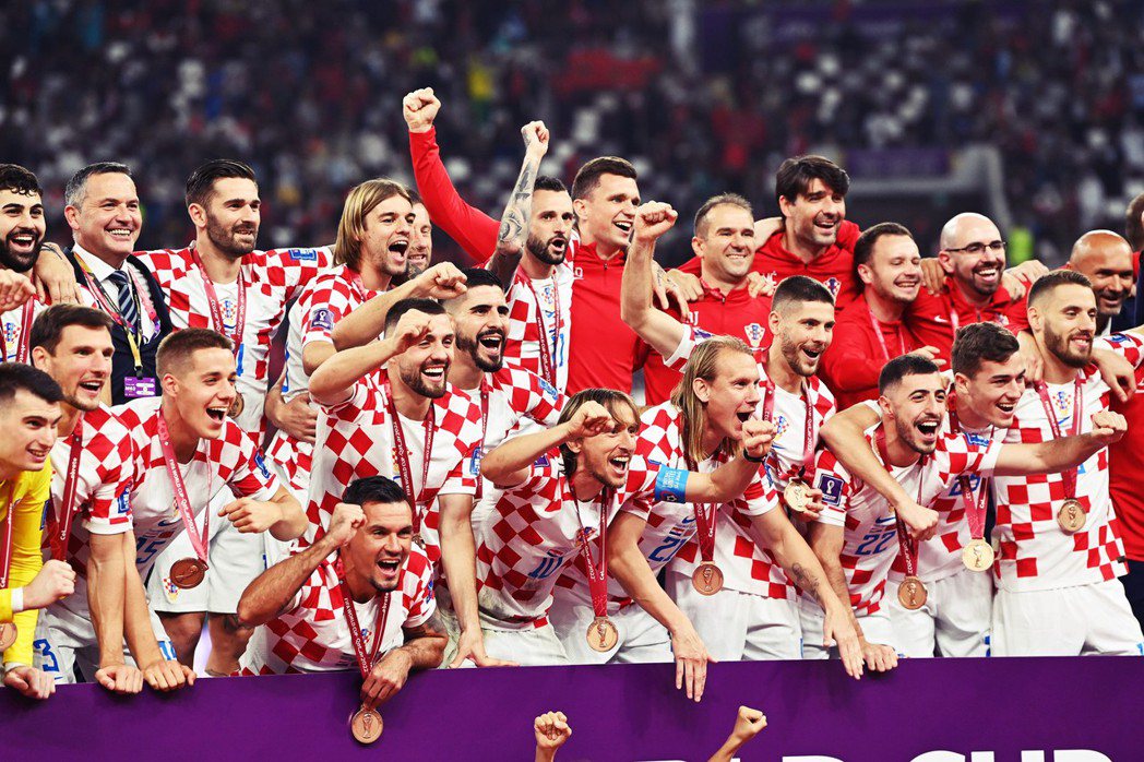 獲得季軍後慶祝的克羅埃西亞球員。 圖／歐新社