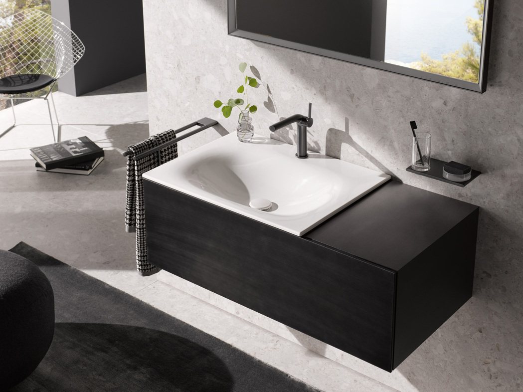 歐美衛浴設計近年來紛紛以質感獨具的黑色配件作為裝修視覺亮點。 楠弘國際/提供