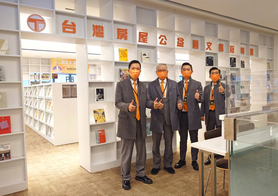台灣房屋捐贈新開幕的藝文總圖萬餘冊書籍。圖／台灣房屋提供