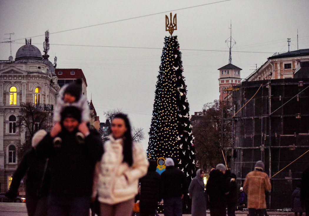 基輔豎立和平聖誕樹。 圖／歐新社