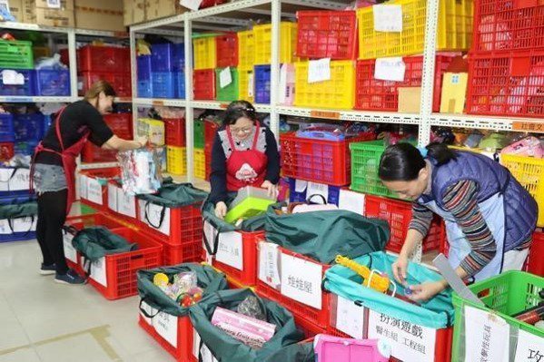 台灣玩具圖書館協會，每年平均回收超過 40 公噸二手玩具，不僅協助減少碳排放，更...