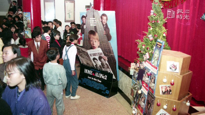 由民生報與福斯電影公司合辦的「小鬼當家2：紐約迷途記」台灣地區首映會在台北市國軍文藝中心舉行，圖為首映會情形。圖＼聯合報系資料照（1992/12/13 王宏光攝影）