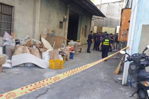 台中市神岡區一間歇業工廠，在10月26日傳出桶屍案，大批檢警封鎖現場，進行採證。圖／聯合報系資料照片
