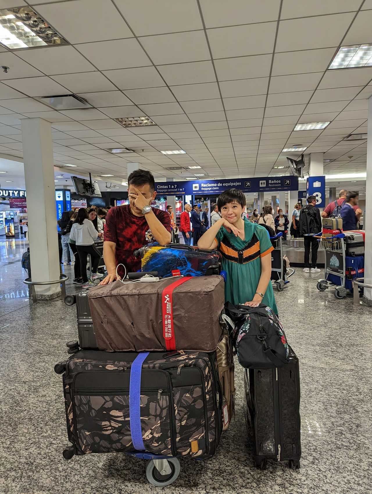 岑永康與老婆張珮珊被困在布宜諾斯艾利斯機場。 圖／擷自臉書